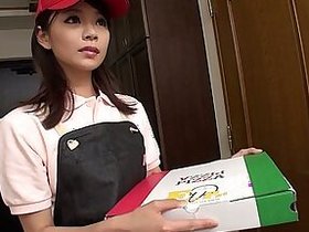 Asian app Akubi Yumemi Courier gives a blowjob only about her consumer