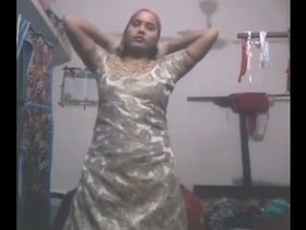 Desi beauty dons outfit post-bath