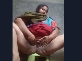 Indian aunt reveals her intimate parts from the countryside