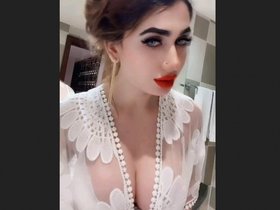View a seductive model in action by joining JoinMyApp