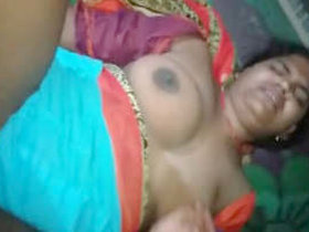 Indian housewife from village gets intimate in the dark
