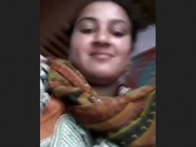 Bhabi displays her intimate area