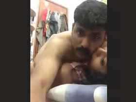 Middle-aged Indian man in Dubai cheats on wife with older woman