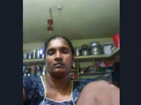 Telugu housewife reveals her breasts