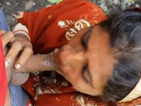 Indian escort gives oral sex and ejaculates in video clips