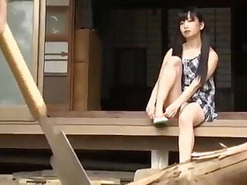 ツインテールの女子中学生が服を脱いでパンツ姿に&rarr;時々おっぱいを揉まれる&rarr;パンツを脱いで裸になる