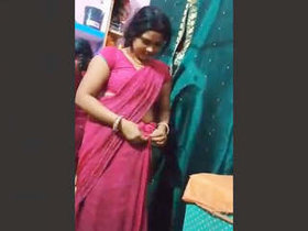 Indian wife removes her sari and exposes her intimate area