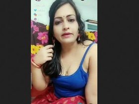 Sultry Desi bhabi performs live on Tango