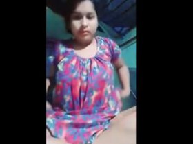 Bengali wife strips down to finger herself intensely
