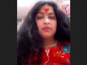 Aunty's hot footage: Gorgeous girl displaying herself