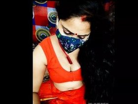 Sensual Indian aunty's webcam performance