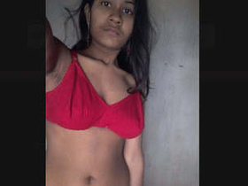 Fingering fun with a sultry South Asian beauty