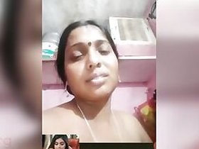 Chubby girl squeezes xxx jugs during Desi BF video