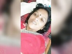 Desi Randi slut enjoys a XXX blowjob and gets it vaginally in bed