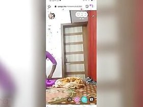 Young Tamil girl captured exposing her XXX body parts for Desi fans