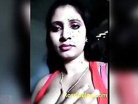 Sexy Playgirl from Bangalore Records As She Fondles Her Big Milk Bags