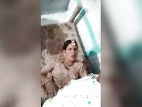 Boy cum Desi chick plays with chubby body on camera for XXX