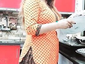 Desi housewife gets her XXX anus fucked by hubby in the kitchen