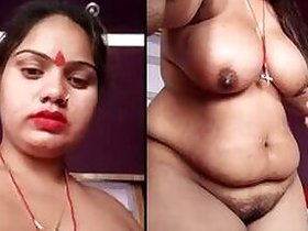 Chubby Indian lady shows her big tits and wet pussy while taking a bath, Desi XXX