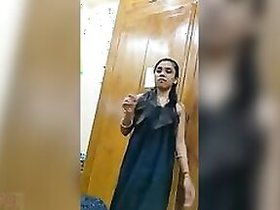 Indian XXX wife gives a professional blowjob to her hubby MMS