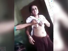 Sex movie scenes with Desi Auntie to make your schlong hard