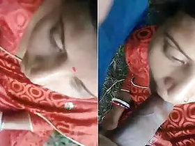 Desi Bhabhi gives a hot blowjob outdoors MMS