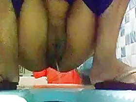 Bangladeshi Bhabi pees, washes teenager's sweet pussy
