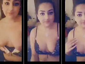 Beautiful and sexy chubby Pakistani girl shows