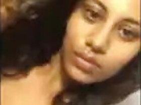Desi girl shows vdo