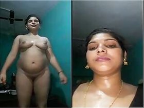 Sexy Desi Bhabhi Records Her Nude Video For Husband