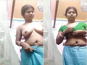 Desi's wife undresses her sari and shows her body