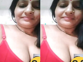 Sexy naked boobs boudi