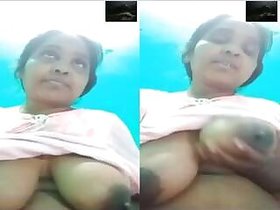 Tamil Bhabhi Shows Her Breasts and Pussy to Lover on Video Call