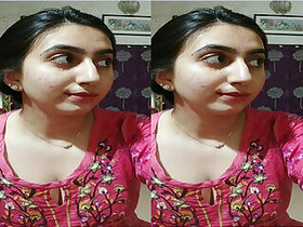 Paki Girl Shows Her Pussy