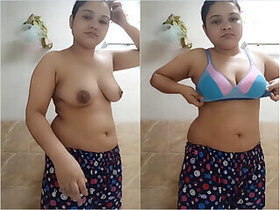Desi Bhabhi Records Her Bathing