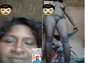 Hillbilly Bhabhi Shows Body to Lover on Video Call
