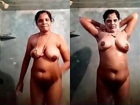 Desi Tamil Wife Bathing