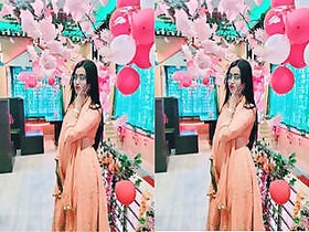 Pretty girl shows her tits on Vk Part 1