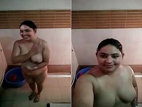 Sexy Bhabhi Records Her Bathing