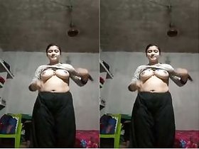Sexy Bangla Girl Shows Her Boobs