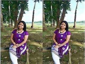 Desi Bhabi Shows Tits