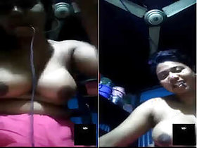 Desi Girl Shows Her Boobs And Pussy