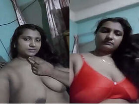 Fatty Bhabhi Shows Tits