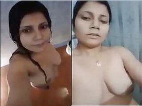 Horny Desi Indian Girl Nude Selfies