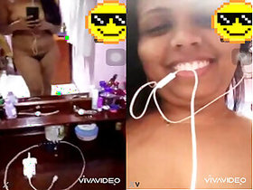 Cute Lankan girl showing her tits