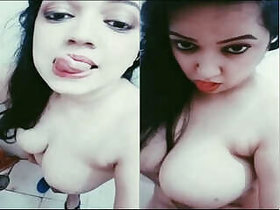 Lusty Randi Bhabhi Records Her Nude Video For Fans