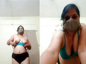 Bhabhi Shows Her Boobs On Webcam Show
