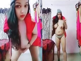 Horny Indian Girl Dance video clip