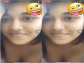 Super Sexy Indian Girl Shows Her Boobs Part 2